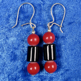 Korvakorut onyksi ja punainen helmiäinen 6s6