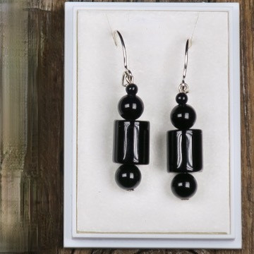 Korvakorut onyksi sylinteri ja pallot nro6