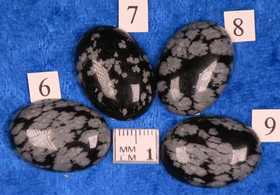 Kapussi lumihiutaleobsidiaani 18x25mm ovaali cabochon