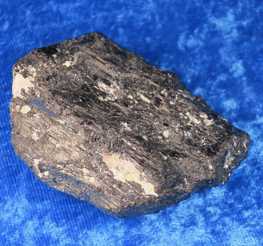 Turmaliini musta turmaliini 135g raaka. Brasilia