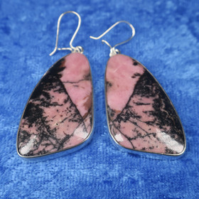 Hopeakorvakorut rodoniitti kolmikulmaiset ko7