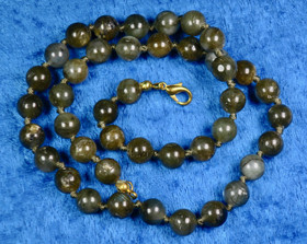 Helmet labradoriitti 8mm solmitut 45cm