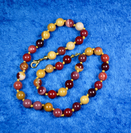 Helmet mookaiittijaspis 8mm solmitut 45cm