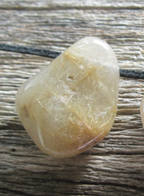 Riipus rutiilikvartsi, rumpuhiottu porattu A-laatu