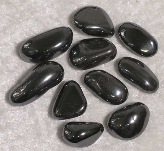 Hematiitti rumpuhiottu. Valitse koko ja hinta