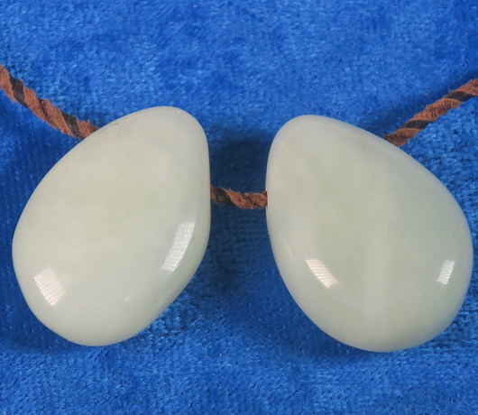 Riipus opaali vihreä porattu