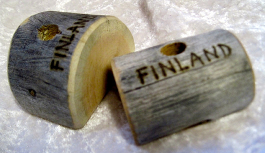 Kynäteline kelopuuta, yhdelle kynälle