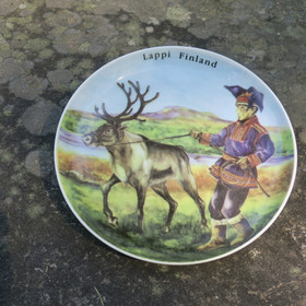 Seinälautanen 12cm poro ja poromies kesällä