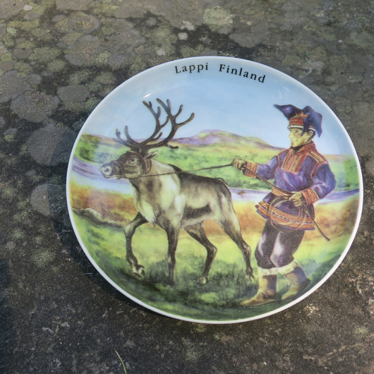 Seinälautanen 12cm poro ja poromies kesällä