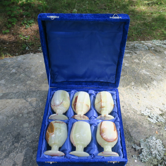 Kivipikarit onyksmarmori 6 kpl setti, 6,2x10cm samettisessa laatikossa