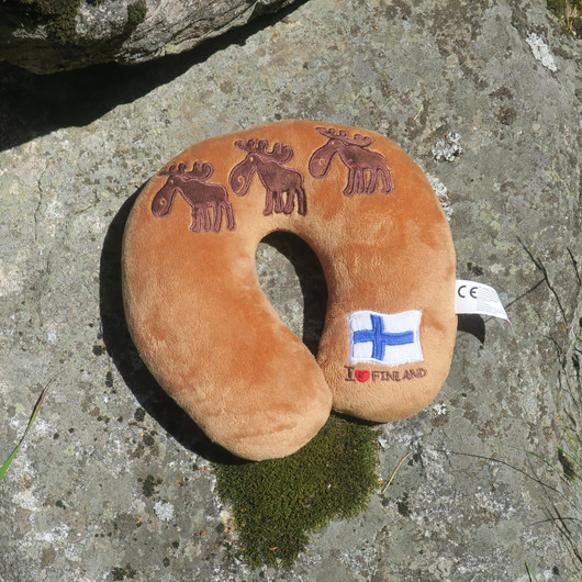 Tyyny kolme hirveä ruskea niskatyyny