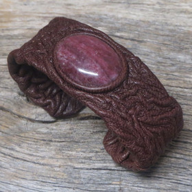 Nahkarannekoru thuliitti