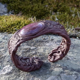 Nahkarannekoru thuliitti