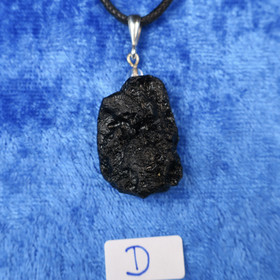 Riipus musta tektiitti L-koko