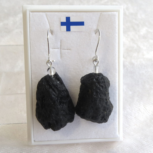 Korvakorut tektiitti ja vuorikide, kookkaat