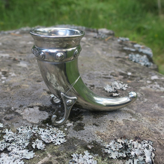 Snapsipikari Viikinkisarvi, sarven mallinen tinapikari