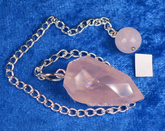 Heiluri ruusukvartsi, viistehiottu pisara,  n. 3cm