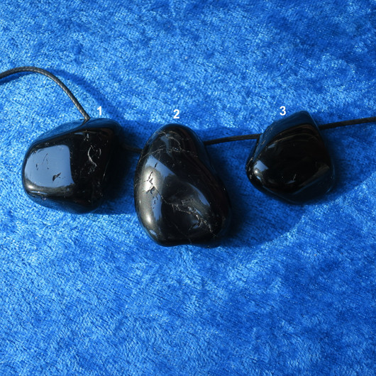 Riipus turmaliini musta schörl, kookas rumpuhiottu porattu