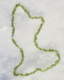 Helmet peridootti vihreä 48cm sipsi hopealukko