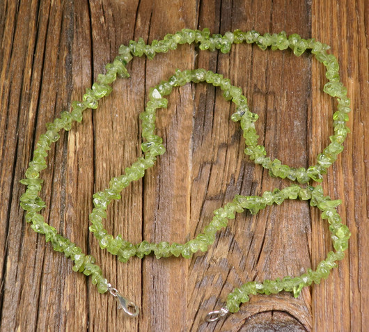 Helmet peridootti vihreä 48cm sipsi hopealukko