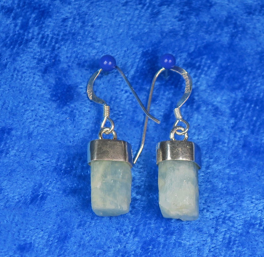 Hopeakorvakorut akvamariini kide