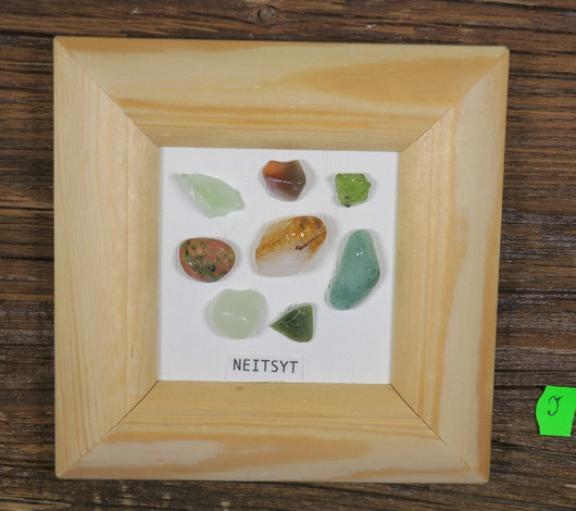 Taulu NEITSYT VIRGO onnenkivet nro i