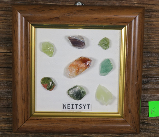 Taulu NEITSYT VIRGO onnenkivet K