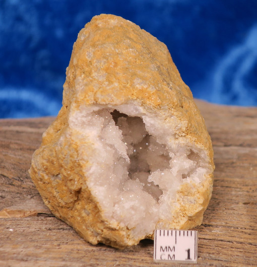 Kvartsigeodi 90g  avattu D