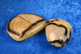 Septaria hiottu litteä taskukivi 65-70g