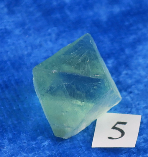 Fluoriitti kide alle 5g kaksoispyramidi oktaedri