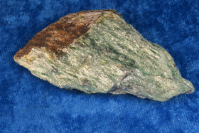 Fuksiitti raaka 70x35x10mm 37g 