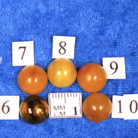 Kapussi meripihka 10mm pyöreä cabochon. Valitse valikosta