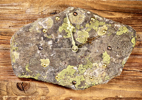 Seinäkello kvartsiitti sammalkivikello 18x29cm Tervola Suomi 310-2