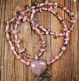 Helmet rodoniitti 70cm, rodoniittisydän nro Rose1