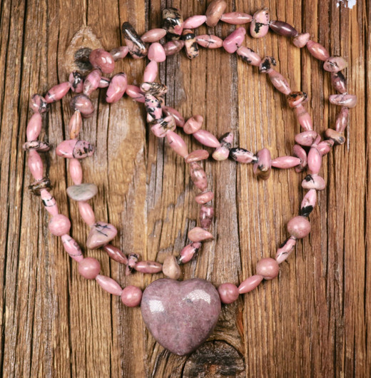 Helmet rodoniitti 70cm, rodoniittisydän nro Rose1