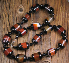 Helmet onyksi ja karneoli 55cm