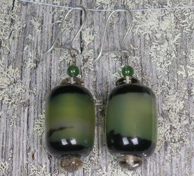 Korvakorut akaatti mustavihreä, tynnyrimalli