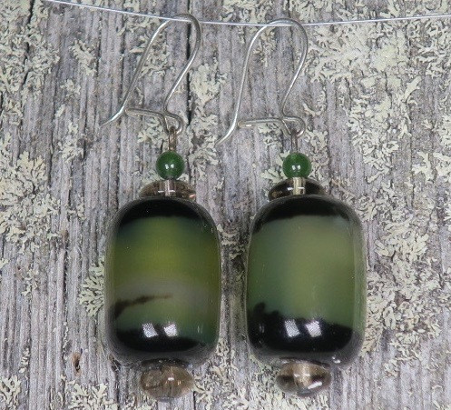 Korvakorut akaatti mustavihreä, tynnyrimalli