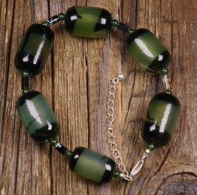 Rannekoru akaatti mustavihreä tynnyrimalli 20-25cm