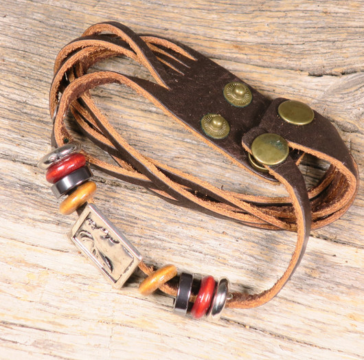 Nahkarannekoru tummanruskea hirvilaatta 