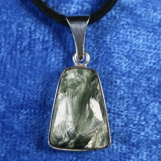 Hopeariipus klinokloori serofinit, malli trapetsi