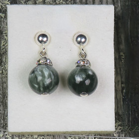 Korvakorut klinokloori zirkonikoristein tappikorvakorut