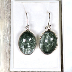 Hopeakorvakorut klinokloori ovaali