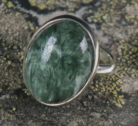 Hopeasormus klinokloori 17.3mm, ovaali kivi