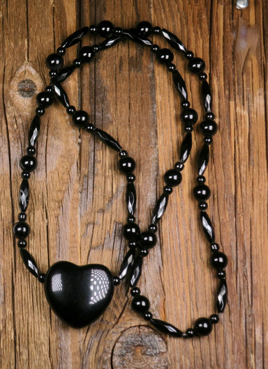 Helmet onyksisydän ja viistehiotut onyksit 65cm Milla9