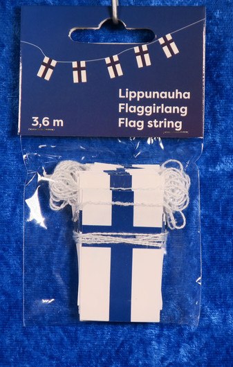 Suomen lippunauha. 3,6m pitkässä nauhassa n. 60 kpl