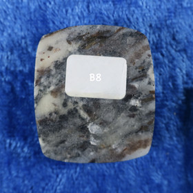 Kapussi astrofylliitti 30x26mm 6mm suorakaide  B8