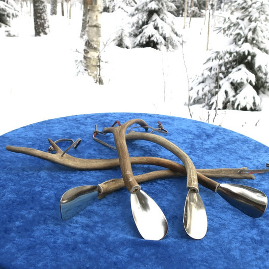 Kenkälusikka, pitkä poronsarvikahva