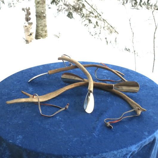 Kenkälusikka, pitkä poronsarvikahva