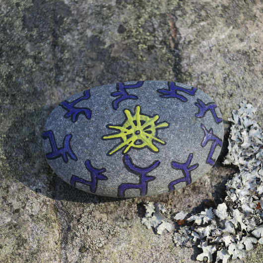 Shamaanikivi AURINKO JA POROT 7x4,5x3cm 151g  kvartsiitti nro15